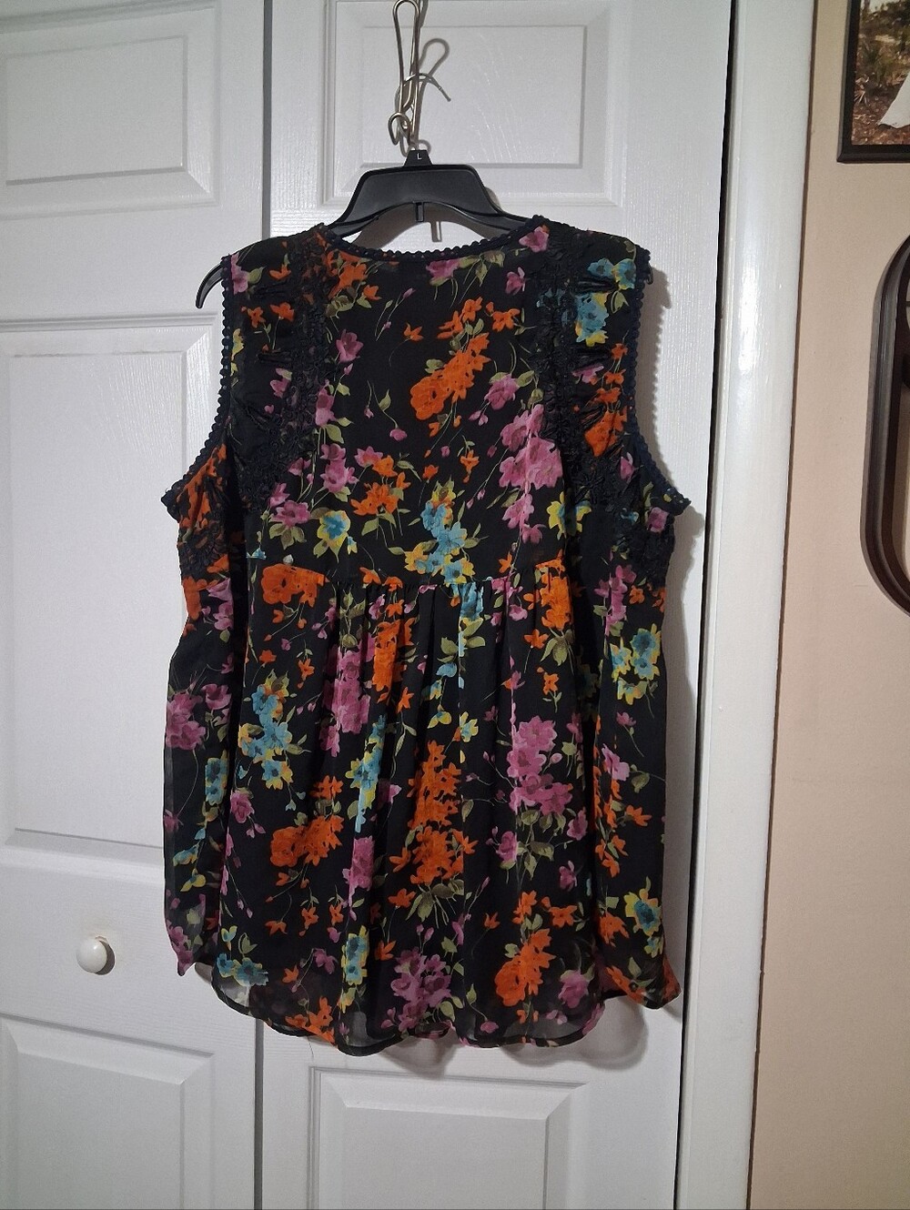 Black Floral Lace-Trim Tank with Buttons on Front - Picture 3 of 7
